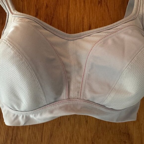 Chantelle Bra - High Quality - 30DDDD/30F - Picture 3 of 5
